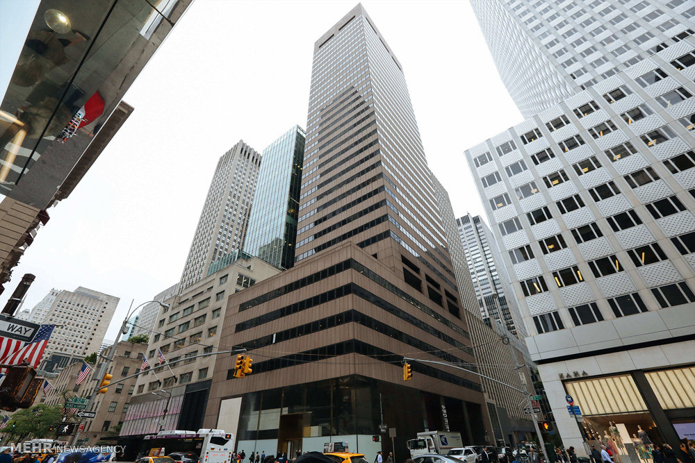 گزارش تصویری / ساختمان بنیاد علوی در منهتن نیویورک / هیات منصفه دادگاهی در نیویورک علیه بنیاد علوی رای داده و به این ترتیب راه را برای مصادره اموال آن هموار کرده است. بنیاد علوی مالکیت ساختمانی ۳۶ طبقه در خیابان پنجم منطقه منتهن نیویورک به ارزش بیش از ۵۰۰ میلیون دلار را در اختیار دارد.