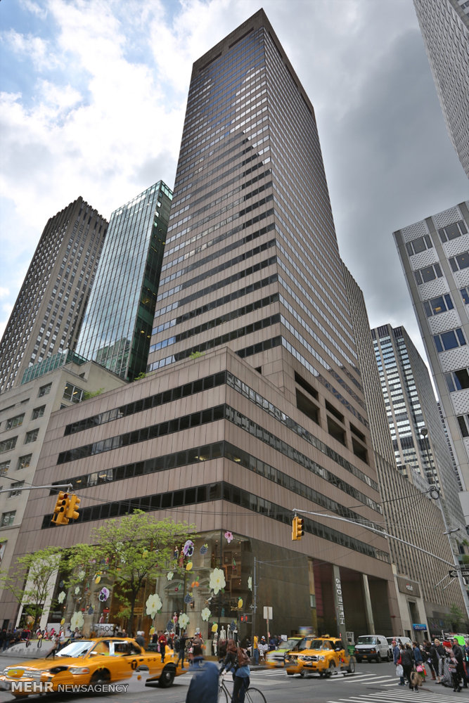 گزارش تصویری / ساختمان بنیاد علوی در منهتن نیویورک / هیات منصفه دادگاهی در نیویورک علیه بنیاد علوی رای داده و به این ترتیب راه را برای مصادره اموال آن هموار کرده است. بنیاد علوی مالکیت ساختمانی ۳۶ طبقه در خیابان پنجم منطقه منتهن نیویورک به ارزش بیش از ۵۰۰ میلیون دلار را در اختیار دارد.