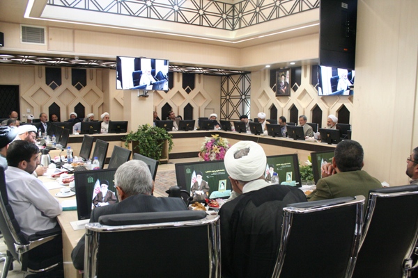 گزارش تصویری / گردهمایی رؤسای دانشگاه‌های علوم و معارف قرآن کریم سراسر کشور با مسئولان سازمان اوقاف / همایش مشترک رؤسا، مدیران و معاونان دانشگاه‌های علوم و معارف قرآن کریم سراسر کشور با مسئولان سازمان اوقاف با حضور حجت الاسلام و المسلمین محمدی نماینده محترم ولی فقیه و ریاست سازمان اوقاف و امور خیریه برگزار شد.