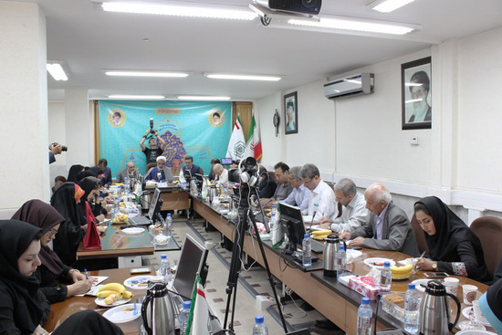 گزارش تصویری / نشست خبری مدیر کل اوقاف و امور خیریه استان اصفهان بمناسبت مسابقات استانی قرآن کریم / نشست خبری چهلمین دوره مسابقات استانی قرآن کریم صبح امروز با حضور حجت الاسلام والمسلمین رضا صادقی، مدیر کل اوقاف و امور خیریه استان اصفهان و معاونین با اصحاب رسانه برگزار شد.