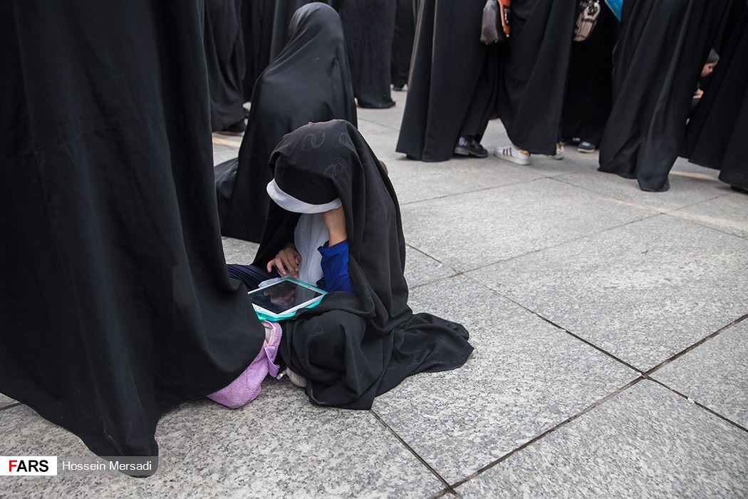 گزارش تصویری / اجتماع سراسری بزرگداشت روز ملی عفاف و حجاب / به مناسبت فرا رسیدن روز ملی عفاف و حجاب اجتماع بزرگ و سراسری روز ملی عفاف و حجاب و مدافعان صیانت از حریم خانواده عصر چهارشنبه بیست و یکم تیرماه همزمان با سراسر ایران اسلامی در میدان امام حسین (ع) تهران برگزار شد.