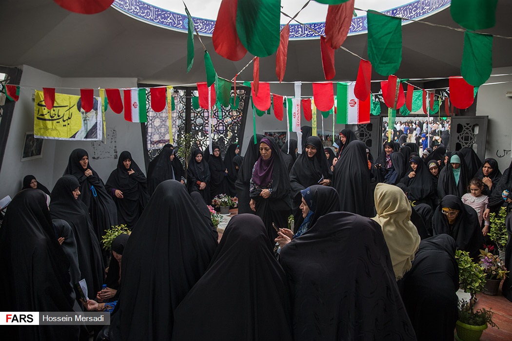 گزارش تصویری / اجتماع سراسری بزرگداشت روز ملی عفاف و حجاب / به مناسبت فرا رسیدن روز ملی عفاف و حجاب اجتماع بزرگ و سراسری روز ملی عفاف و حجاب و مدافعان صیانت از حریم خانواده عصر چهارشنبه بیست و یکم تیرماه همزمان با سراسر ایران اسلامی در میدان امام حسین (ع) تهران برگزار شد.