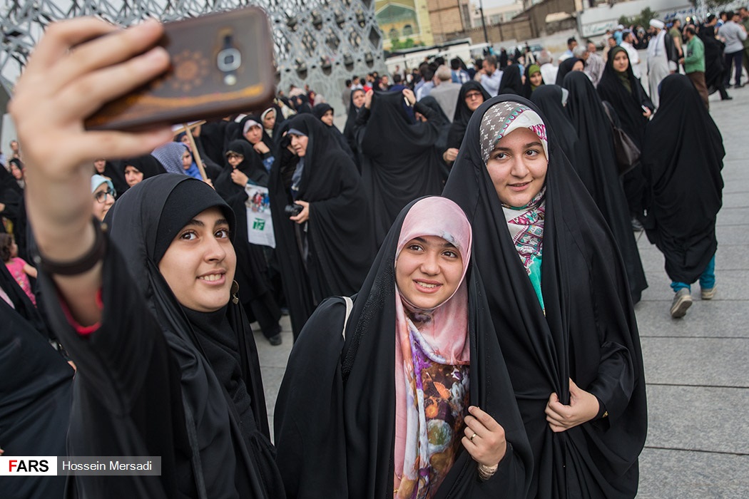 گزارش تصویری / اجتماع سراسری بزرگداشت روز ملی عفاف و حجاب / به مناسبت فرا رسیدن روز ملی عفاف و حجاب اجتماع بزرگ و سراسری روز ملی عفاف و حجاب و مدافعان صیانت از حریم خانواده عصر چهارشنبه بیست و یکم تیرماه همزمان با سراسر ایران اسلامی در میدان امام حسین (ع) تهران برگزار شد.