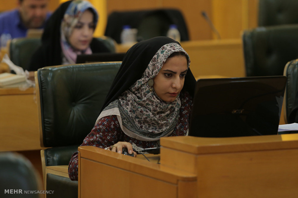 گزارش تصویری / دومین کارگاه کشوری تولید پوستر نقش بهشت در مشهد مقدس‎ / کارگاه کشوری تولید پوستر نقش بهشت با نگاهی نو به نقوش و آرایه های معماری حرم مطهر امام رضا(ع) با حضور بیش از ۸۰ طراح و گرافیست از سراسر کشور در مشهد مقدس برگزار شد.