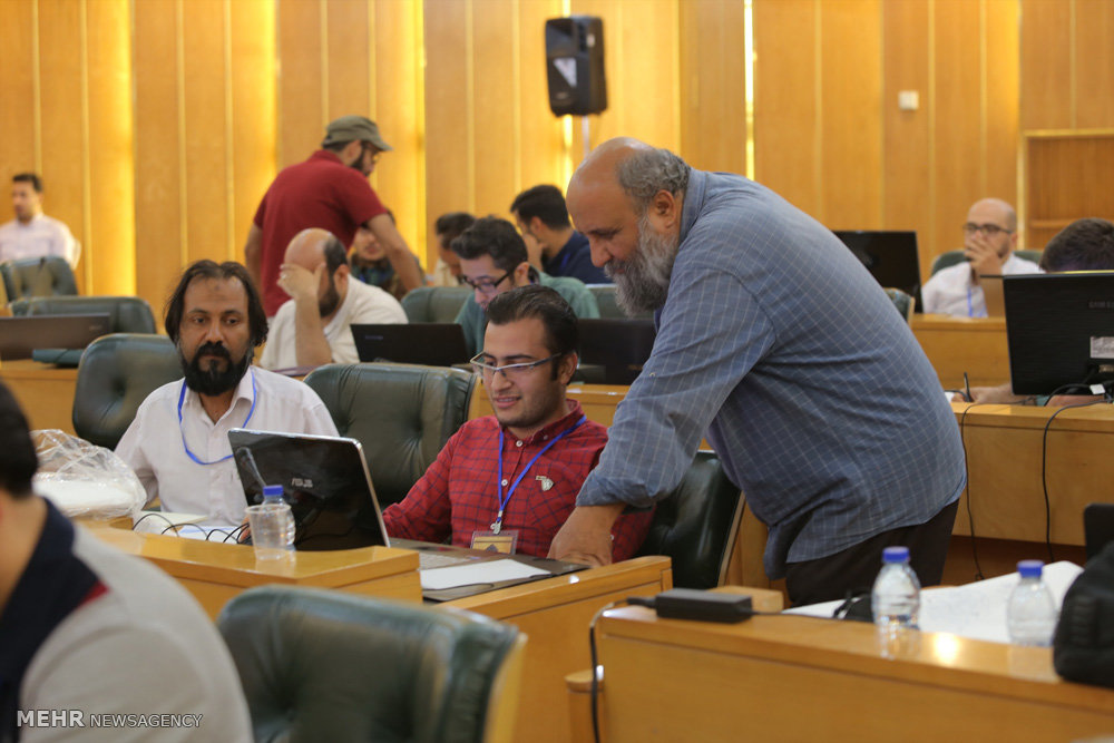 گزارش تصویری / دومین کارگاه کشوری تولید پوستر نقش بهشت در مشهد مقدس‎ / کارگاه کشوری تولید پوستر نقش بهشت با نگاهی نو به نقوش و آرایه های معماری حرم مطهر امام رضا(ع) با حضور بیش از ۸۰ طراح و گرافیست از سراسر کشور در مشهد مقدس برگزار شد.