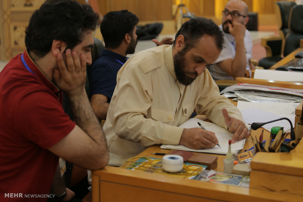 گزارش تصویری / دومین کارگاه کشوری تولید پوستر نقش بهشت در مشهد مقدس‎ / کارگاه کشوری تولید پوستر نقش بهشت با نگاهی نو به نقوش و آرایه های معماری حرم مطهر امام رضا(ع) با حضور بیش از ۸۰ طراح و گرافیست از سراسر کشور در مشهد مقدس برگزار شد.