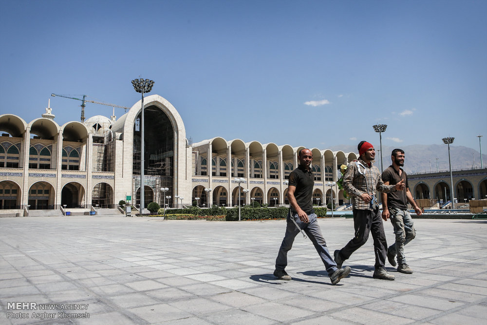گزارش تصویری / ساخت بزرگترین ایوان فلزی و بتونی جهان / مهندسان جوان قرارگاه سازندگی خاتم الانبیاء موفق به ساخت بزرگترین ایوان فلزی و بتونی جهان در مصلای امام خمینی (ره) شدند.