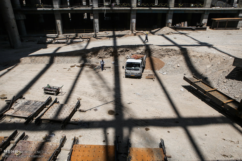 گزارش تصویری / ساخت بزرگترین ایوان فلزی و بتونی جهان / مهندسان جوان قرارگاه سازندگی خاتم الانبیاء موفق به ساخت بزرگترین ایوان فلزی و بتونی جهان در مصلای امام خمینی (ره) شدند.