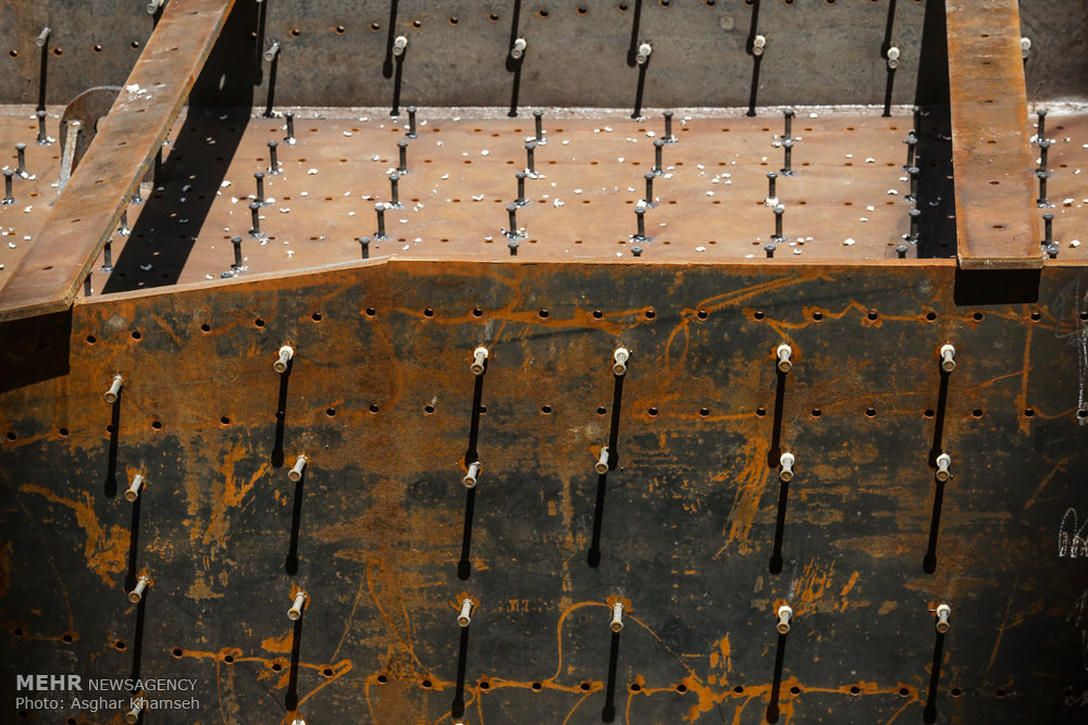 گزارش تصویری / ساخت بزرگترین ایوان فلزی و بتونی جهان / مهندسان جوان قرارگاه سازندگی خاتم الانبیاء موفق به ساخت بزرگترین ایوان فلزی و بتونی جهان در مصلای امام خمینی (ره) شدند.