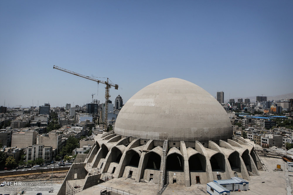 گزارش تصویری / ساخت بزرگترین ایوان فلزی و بتونی جهان / مهندسان جوان قرارگاه سازندگی خاتم الانبیاء موفق به ساخت بزرگترین ایوان فلزی و بتونی جهان در مصلای امام خمینی (ره) شدند.