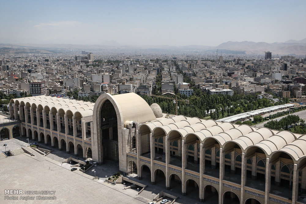 گزارش تصویری / ساخت بزرگترین ایوان فلزی و بتونی جهان / مهندسان جوان قرارگاه سازندگی خاتم الانبیاء موفق به ساخت بزرگترین ایوان فلزی و بتونی جهان در مصلای امام خمینی (ره) شدند.