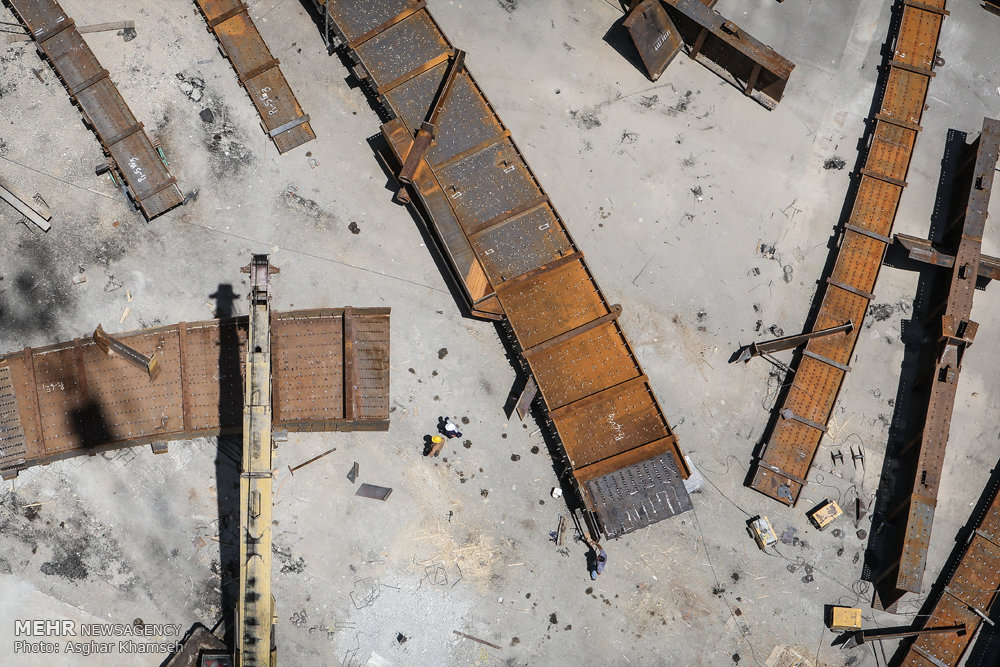 گزارش تصویری / ساخت بزرگترین ایوان فلزی و بتونی جهان / مهندسان جوان قرارگاه سازندگی خاتم الانبیاء موفق به ساخت بزرگترین ایوان فلزی و بتونی جهان در مصلای امام خمینی (ره) شدند.