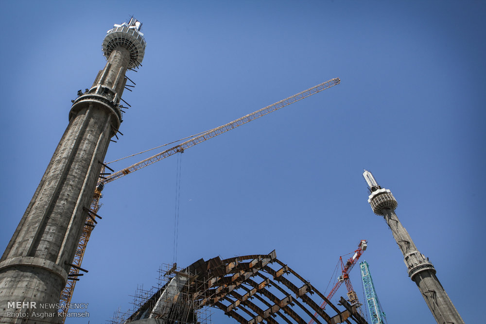 گزارش تصویری / ساخت بزرگترین ایوان فلزی و بتونی جهان / مهندسان جوان قرارگاه سازندگی خاتم الانبیاء موفق به ساخت بزرگترین ایوان فلزی و بتونی جهان در مصلای امام خمینی (ره) شدند.