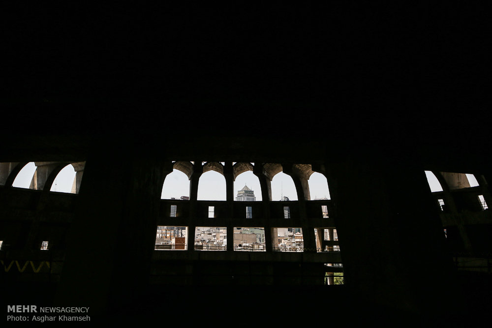 گزارش تصویری / ساخت بزرگترین ایوان فلزی و بتونی جهان / مهندسان جوان قرارگاه سازندگی خاتم الانبیاء موفق به ساخت بزرگترین ایوان فلزی و بتونی جهان در مصلای امام خمینی (ره) شدند.