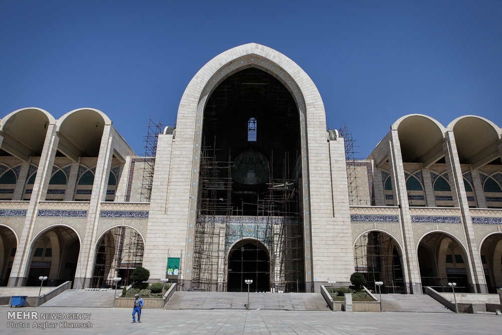 گزارش تصویری / ساخت بزرگترین ایوان فلزی و بتونی جهان / مهندسان جوان قرارگاه سازندگی خاتم الانبیاء موفق به ساخت بزرگترین ایوان فلزی و بتونی جهان در مصلای امام خمینی (ره) شدند.