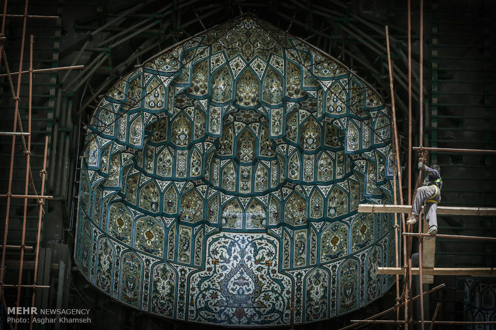 گزارش تصویری / ساخت بزرگترین ایوان فلزی و بتونی جهان / مهندسان جوان قرارگاه سازندگی خاتم الانبیاء موفق به ساخت بزرگترین ایوان فلزی و بتونی جهان در مصلای امام خمینی (ره) شدند.