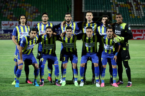 گزارش تصویری / دیدار تیم های فوتبال ذوب آهن و گسترش فولاد / دیدار تیم های فوتبال ذوب آهن اصفهان و گسترش فولاد تبریز در هفته دوم لیگ برتر فوتبال کشور، با پیروزی سه بر صفر تیم ذوب آهن در ورزشگاه فولادشهر اصفهان به پایان رسید.