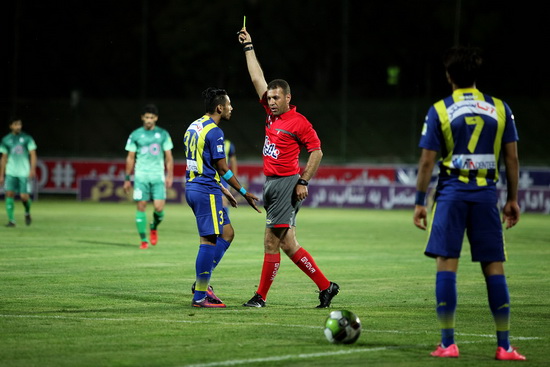 گزارش تصویری / دیدار تیم های فوتبال ذوب آهن و گسترش فولاد / دیدار تیم های فوتبال ذوب آهن اصفهان و گسترش فولاد تبریز در هفته دوم لیگ برتر فوتبال کشور، با پیروزی سه بر صفر تیم ذوب آهن در ورزشگاه فولادشهر اصفهان به پایان رسید.