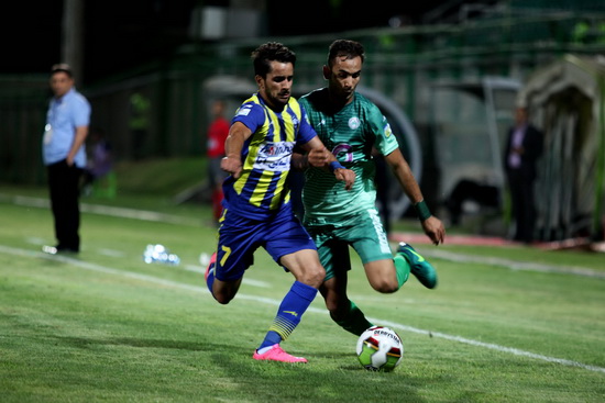 گزارش تصویری / دیدار تیم های فوتبال ذوب آهن و گسترش فولاد / دیدار تیم های فوتبال ذوب آهن اصفهان و گسترش فولاد تبریز در هفته دوم لیگ برتر فوتبال کشور، با پیروزی سه بر صفر تیم ذوب آهن در ورزشگاه فولادشهر اصفهان به پایان رسید.