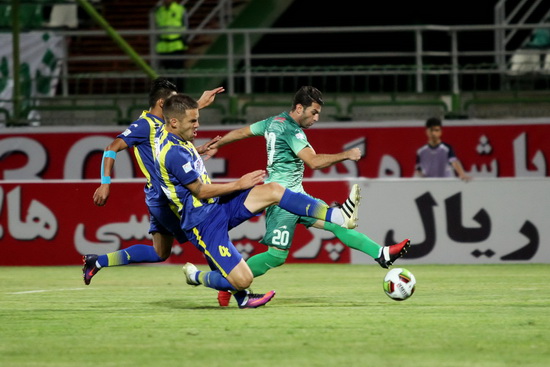 گزارش تصویری / دیدار تیم های فوتبال ذوب آهن و گسترش فولاد / دیدار تیم های فوتبال ذوب آهن اصفهان و گسترش فولاد تبریز در هفته دوم لیگ برتر فوتبال کشور، با پیروزی سه بر صفر تیم ذوب آهن در ورزشگاه فولادشهر اصفهان به پایان رسید.