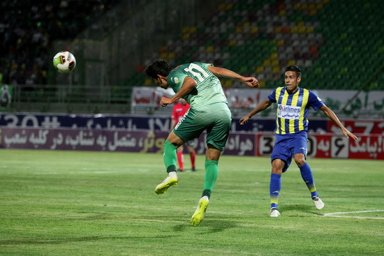 گزارش تصویری / دیدار تیم های فوتبال ذوب آهن و گسترش فولاد / دیدار تیم های فوتبال ذوب آهن اصفهان و گسترش فولاد تبریز در هفته دوم لیگ برتر فوتبال کشور، با پیروزی سه بر صفر تیم ذوب آهن در ورزشگاه فولادشهر اصفهان به پایان رسید.