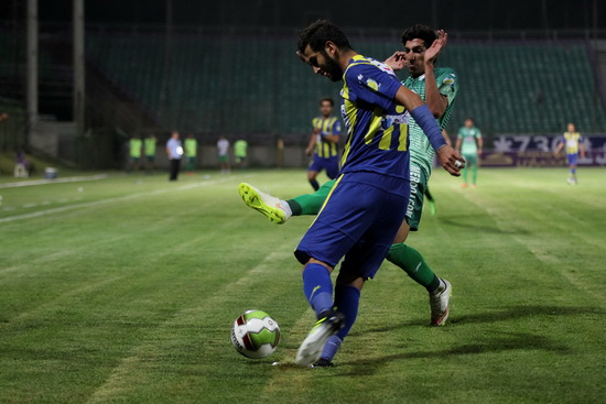 گزارش تصویری / دیدار تیم های فوتبال ذوب آهن و گسترش فولاد / دیدار تیم های فوتبال ذوب آهن اصفهان و گسترش فولاد تبریز در هفته دوم لیگ برتر فوتبال کشور، با پیروزی سه بر صفر تیم ذوب آهن در ورزشگاه فولادشهر اصفهان به پایان رسید.