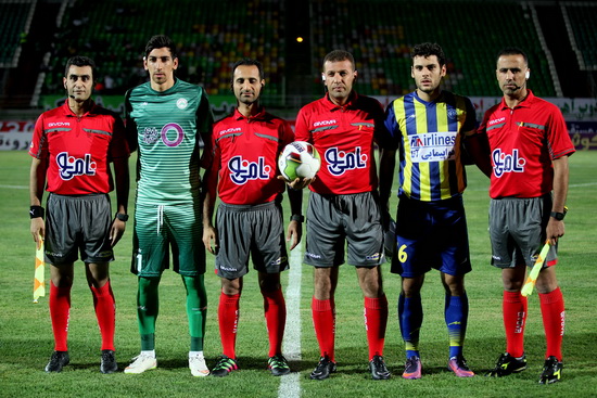 گزارش تصویری / دیدار تیم های فوتبال ذوب آهن و گسترش فولاد / دیدار تیم های فوتبال ذوب آهن اصفهان و گسترش فولاد تبریز در هفته دوم لیگ برتر فوتبال کشور، با پیروزی سه بر صفر تیم ذوب آهن در ورزشگاه فولادشهر اصفهان به پایان رسید.