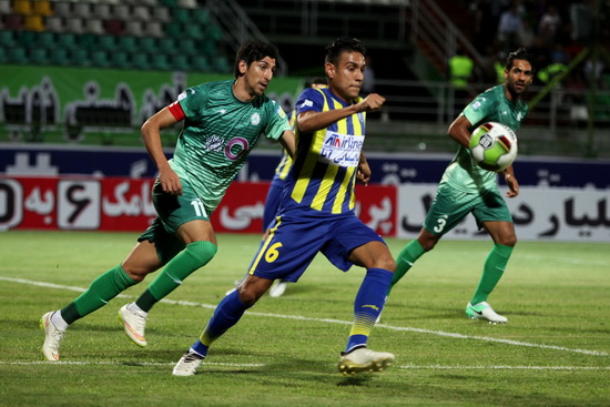 گزارش تصویری / دیدار تیم های فوتبال ذوب آهن و گسترش فولاد / دیدار تیم های فوتبال ذوب آهن اصفهان و گسترش فولاد تبریز در هفته دوم لیگ برتر فوتبال کشور، با پیروزی سه بر صفر تیم ذوب آهن در ورزشگاه فولادشهر اصفهان به پایان رسید.