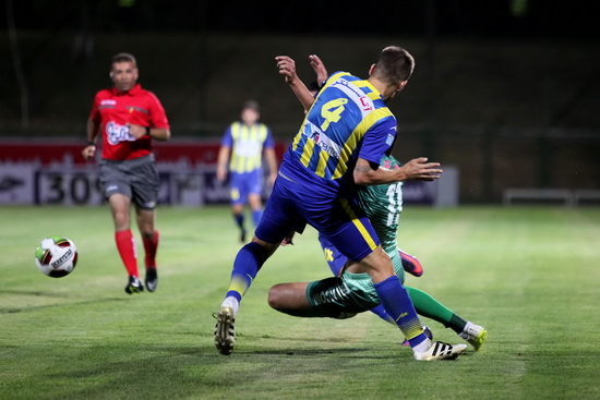 گزارش تصویری / دیدار تیم های فوتبال ذوب آهن و گسترش فولاد / دیدار تیم های فوتبال ذوب آهن اصفهان و گسترش فولاد تبریز در هفته دوم لیگ برتر فوتبال کشور، با پیروزی سه بر صفر تیم ذوب آهن در ورزشگاه فولادشهر اصفهان به پایان رسید.