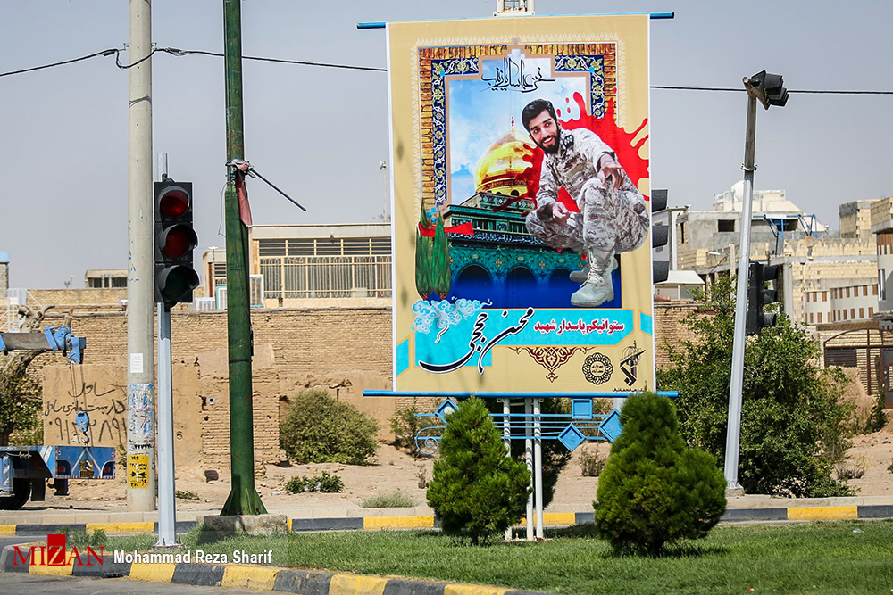 گزارش تصویری / منزل شهید مدافع حرم محسن حججی / مدافع حرم محسن حججی اهل نجف آباد اصفهان که در عملیات داعش در نزدیکی مرز سوریه با عراق اسیر شده بود، بدست تروریستها در سوریه به شهادت رسید. این شهید یکی از نیروهای لشکر زرهی 8 نجف اشرف و یکی از نیروهای فعال موسسه شهید احمد کاظمی بود. از این شهید بزرگوار یک فرزند ۲ساله به یادگار مانده است.