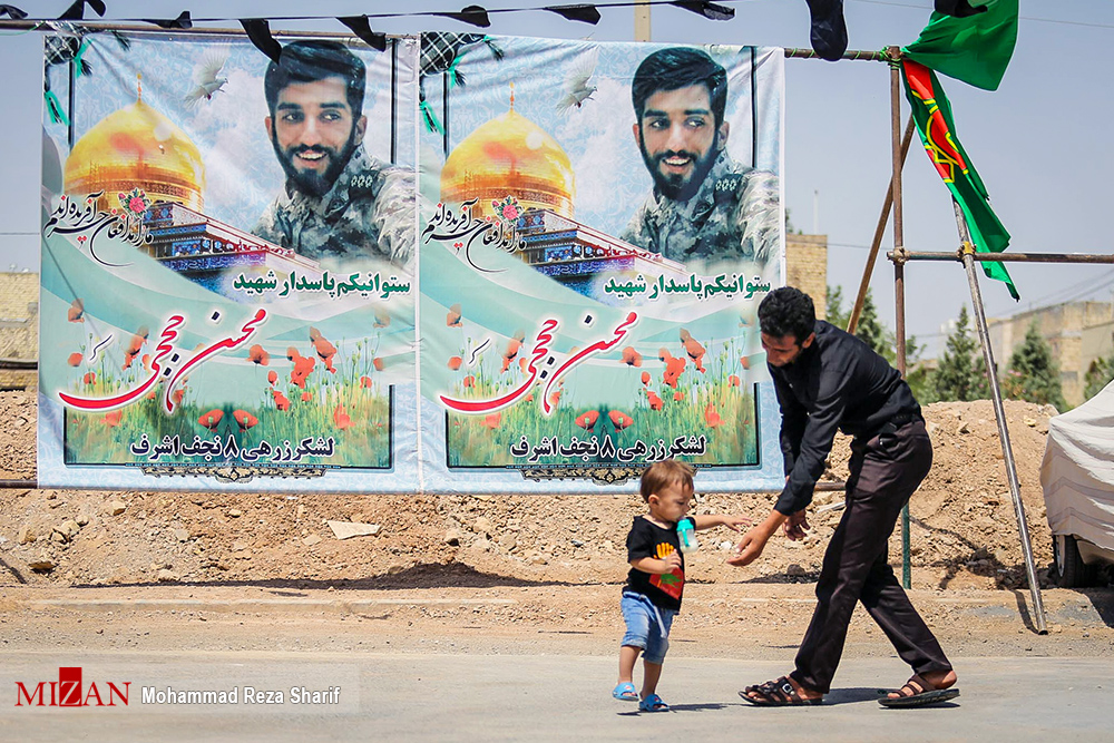 گزارش تصویری / منزل شهید مدافع حرم محسن حججی / مدافع حرم محسن حججی اهل نجف آباد اصفهان که در عملیات داعش در نزدیکی مرز سوریه با عراق اسیر شده بود، بدست تروریستها در سوریه به شهادت رسید. این شهید یکی از نیروهای لشکر زرهی 8 نجف اشرف و یکی از نیروهای فعال موسسه شهید احمد کاظمی بود. از این شهید بزرگوار یک فرزند ۲ساله به یادگار مانده است.