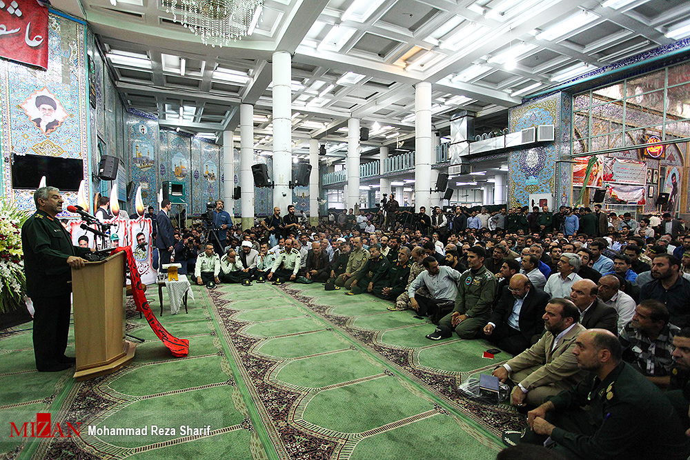 گزارش تصویری / مراسم بزرگداشت شهید حججی در نجف آباد اصفهان / مراسم بزرگداشت شهید مدافع حرم شهید محسن حججی با حضور مردم، مسئولان و خانواده شهدای گرانقدر انقلاب اسلامی و سخنرانی سرلشگر محمدعلی جعفری فرمانده کل سپاه پاسداران در مسجد جامع نجف آباد اصفهان برگزار شد.