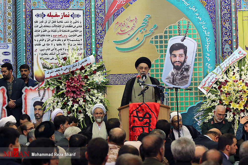 گزارش تصویری / مراسم بزرگداشت شهید حججی در نجف آباد اصفهان / مراسم بزرگداشت شهید مدافع حرم شهید محسن حججی با حضور مردم، مسئولان و خانواده شهدای گرانقدر انقلاب اسلامی و سخنرانی سرلشگر محمدعلی جعفری فرمانده کل سپاه پاسداران در مسجد جامع نجف آباد اصفهان برگزار شد.