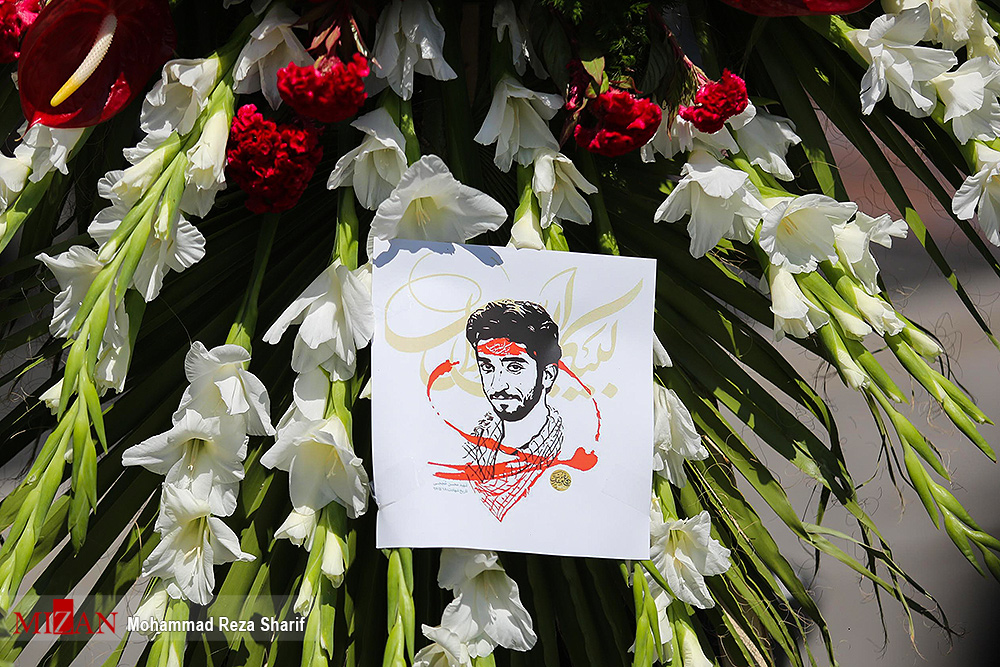 گزارش تصویری / مراسم بزرگداشت شهید حججی در نجف آباد اصفهان / مراسم بزرگداشت شهید مدافع حرم شهید محسن حججی با حضور مردم، مسئولان و خانواده شهدای گرانقدر انقلاب اسلامی و سخنرانی سرلشگر محمدعلی جعفری فرمانده کل سپاه پاسداران در مسجد جامع نجف آباد اصفهان برگزار شد.