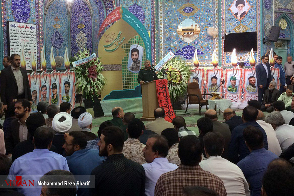 گزارش تصویری / مراسم بزرگداشت شهید حججی در نجف آباد اصفهان / مراسم بزرگداشت شهید مدافع حرم شهید محسن حججی با حضور مردم، مسئولان و خانواده شهدای گرانقدر انقلاب اسلامی و سخنرانی سرلشگر محمدعلی جعفری فرمانده کل سپاه پاسداران در مسجد جامع نجف آباد اصفهان برگزار شد.