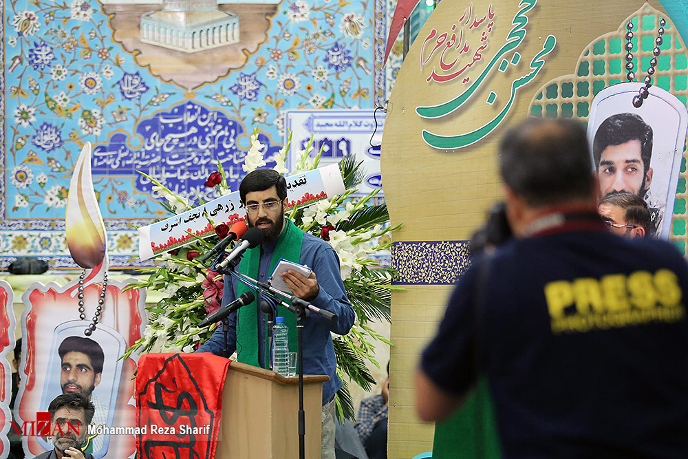 گزارش تصویری / مراسم بزرگداشت شهید حججی در نجف آباد اصفهان / مراسم بزرگداشت شهید مدافع حرم شهید محسن حججی با حضور مردم، مسئولان و خانواده شهدای گرانقدر انقلاب اسلامی و سخنرانی سرلشگر محمدعلی جعفری فرمانده کل سپاه پاسداران در مسجد جامع نجف آباد اصفهان برگزار شد.