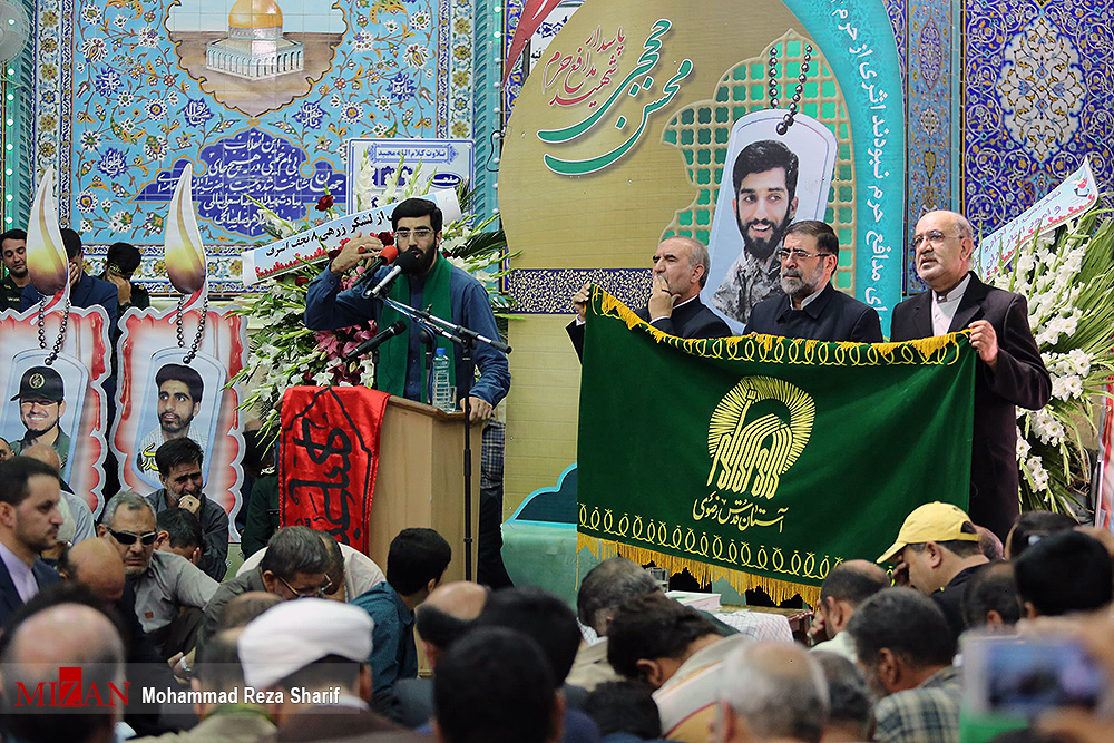 گزارش تصویری / مراسم بزرگداشت شهید حججی در نجف آباد اصفهان / مراسم بزرگداشت شهید مدافع حرم شهید محسن حججی با حضور مردم، مسئولان و خانواده شهدای گرانقدر انقلاب اسلامی و سخنرانی سرلشگر محمدعلی جعفری فرمانده کل سپاه پاسداران در مسجد جامع نجف آباد اصفهان برگزار شد.