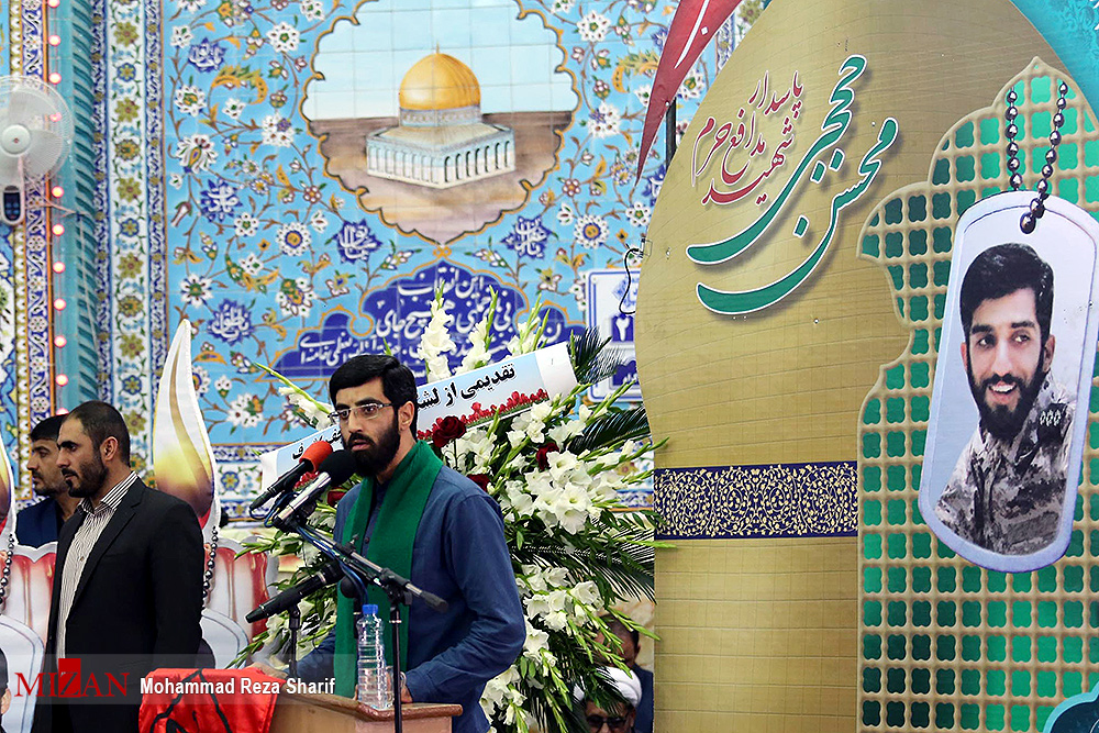 گزارش تصویری / مراسم بزرگداشت شهید حججی در نجف آباد اصفهان / مراسم بزرگداشت شهید مدافع حرم شهید محسن حججی با حضور مردم، مسئولان و خانواده شهدای گرانقدر انقلاب اسلامی و سخنرانی سرلشگر محمدعلی جعفری فرمانده کل سپاه پاسداران در مسجد جامع نجف آباد اصفهان برگزار شد.