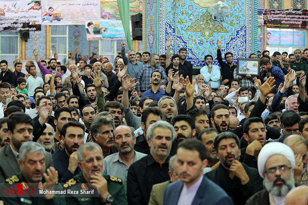 گزارش تصویری / مراسم بزرگداشت شهید حججی در نجف آباد اصفهان / مراسم بزرگداشت شهید مدافع حرم شهید محسن حججی با حضور مردم، مسئولان و خانواده شهدای گرانقدر انقلاب اسلامی و سخنرانی سرلشگر محمدعلی جعفری فرمانده کل سپاه پاسداران در مسجد جامع نجف آباد اصفهان برگزار شد.