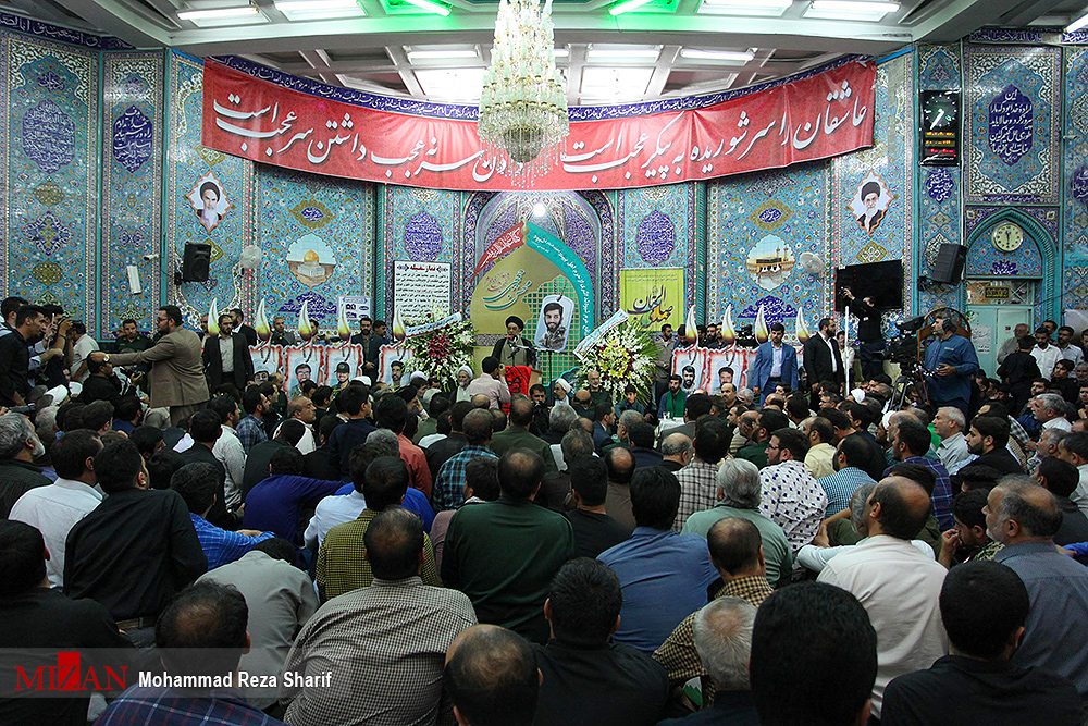 گزارش تصویری / مراسم بزرگداشت شهید حججی در نجف آباد اصفهان / مراسم بزرگداشت شهید مدافع حرم شهید محسن حججی با حضور مردم، مسئولان و خانواده شهدای گرانقدر انقلاب اسلامی و سخنرانی سرلشگر محمدعلی جعفری فرمانده کل سپاه پاسداران در مسجد جامع نجف آباد اصفهان برگزار شد.