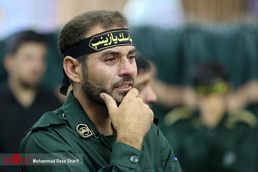 گزارش تصویری / مراسم بزرگداشت شهید حججی در نجف آباد اصفهان / مراسم بزرگداشت شهید مدافع حرم شهید محسن حججی با حضور مردم، مسئولان و خانواده شهدای گرانقدر انقلاب اسلامی و سخنرانی سرلشگر محمدعلی جعفری فرمانده کل سپاه پاسداران در مسجد جامع نجف آباد اصفهان برگزار شد.