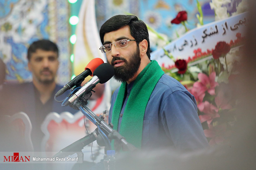 گزارش تصویری / مراسم بزرگداشت شهید حججی در نجف آباد اصفهان / مراسم بزرگداشت شهید مدافع حرم شهید محسن حججی با حضور مردم، مسئولان و خانواده شهدای گرانقدر انقلاب اسلامی و سخنرانی سرلشگر محمدعلی جعفری فرمانده کل سپاه پاسداران در مسجد جامع نجف آباد اصفهان برگزار شد.