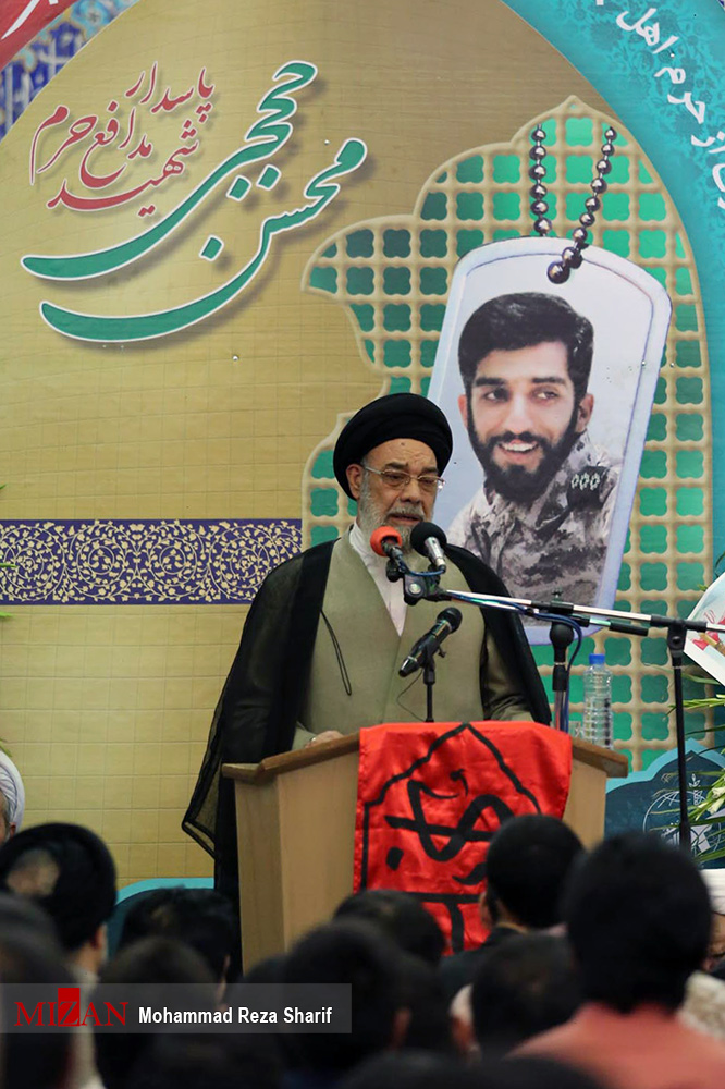 گزارش تصویری / مراسم بزرگداشت شهید حججی در نجف آباد اصفهان / مراسم بزرگداشت شهید مدافع حرم شهید محسن حججی با حضور مردم، مسئولان و خانواده شهدای گرانقدر انقلاب اسلامی و سخنرانی سرلشگر محمدعلی جعفری فرمانده کل سپاه پاسداران در مسجد جامع نجف آباد اصفهان برگزار شد.