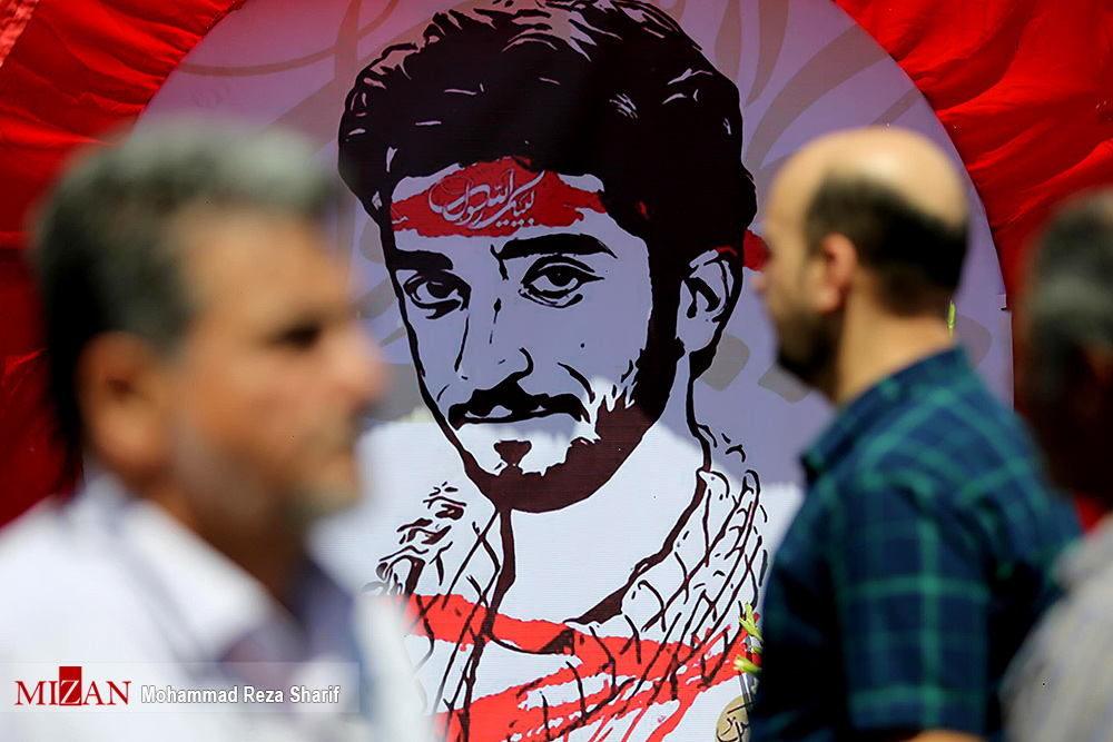 گزارش تصویری / مراسم بزرگداشت شهید حججی در نجف آباد اصفهان / مراسم بزرگداشت شهید مدافع حرم شهید محسن حججی با حضور مردم، مسئولان و خانواده شهدای گرانقدر انقلاب اسلامی و سخنرانی سرلشگر محمدعلی جعفری فرمانده کل سپاه پاسداران در مسجد جامع نجف آباد اصفهان برگزار شد.