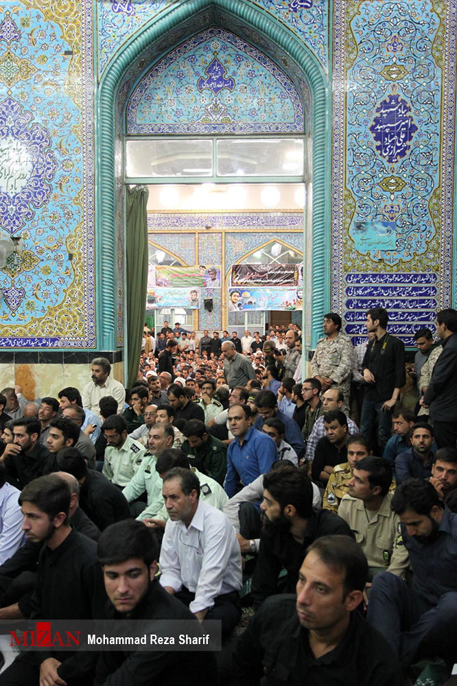 گزارش تصویری / مراسم بزرگداشت شهید حججی در نجف آباد اصفهان / مراسم بزرگداشت شهید مدافع حرم شهید محسن حججی با حضور مردم، مسئولان و خانواده شهدای گرانقدر انقلاب اسلامی و سخنرانی سرلشگر محمدعلی جعفری فرمانده کل سپاه پاسداران در مسجد جامع نجف آباد اصفهان برگزار شد.