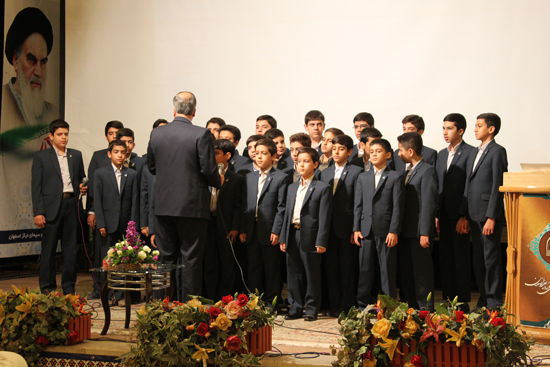 گزارش تصویری / آئین رونمایی از نرم افزارهای تربیت و پرورش کودکان مرکز تحقیقات رایانه‌ای حوزه علمیه اصفهان / مراسم رونمایی از نرم افزارهای تربیت و پرورش کودکان از مجموعه نرم افزارهای سبک زندگی اسلامی و ایرانی مرکز تحقیقات رایانه‌ای حوزه علمیه اصفهان صبح امروز با پیام آیت الله العظمی حاج شیخ حسین مظاهری رئیس حوزه علمیه اصفهان و با حضور آیت الله طباطبایی نژاد نماینده ولی فقیه و امام جمعه اصفهان در سالن همایش صدا و سیمای مرکز اصفهان برگزار شد.