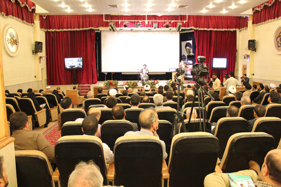 گزارش تصویری / آئین رونمایی از نرم افزارهای تربیت و پرورش کودکان مرکز تحقیقات رایانه‌ای حوزه علمیه اصفهان / مراسم رونمایی از نرم افزارهای تربیت و پرورش کودکان از مجموعه نرم افزارهای سبک زندگی اسلامی و ایرانی مرکز تحقیقات رایانه‌ای حوزه علمیه اصفهان صبح امروز با پیام آیت الله العظمی حاج شیخ حسین مظاهری رئیس حوزه علمیه اصفهان و با حضور آیت الله طباطبایی نژاد نماینده ولی فقیه و امام جمعه اصفهان در سالن همایش صدا و سیمای مرکز اصفهان برگزار شد.