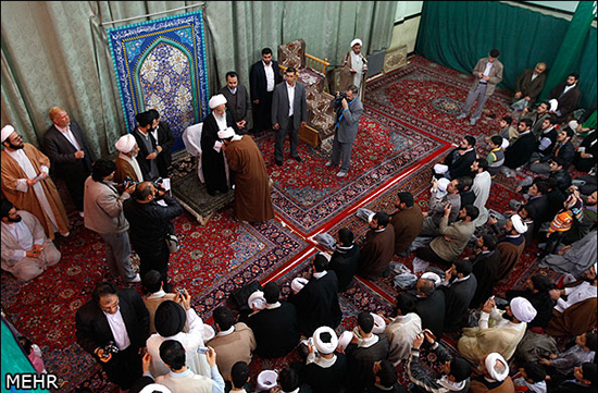 گزارش تصویری مراسم عمامه گذاری طلاب با حضور آیت الله مکارم شیرازی در قم گزارش تصویری / مراسم عمامه گذاری طلاب با حضور آیت الله مکارم شیرازی در قم